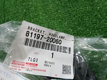 КРЕПЛЕНИЕ ФАРЫ НА TOYOTA PREMIO ZRT261