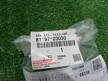 КРЕПЛЕНИЕ ФАРЫ НА TOYOTA PREMIO ZRT261