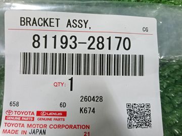 КРЕПЛЕНИЕ ФАРЫ НА TOYOTA NOAH ZWR80G