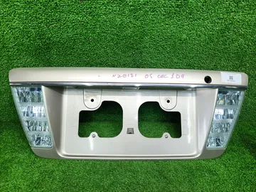 РАМКА КРЕПЛЕНИЯ НОМЕРА НА TOYOTA COROLLA NZE121