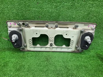 РАМКА КРЕПЛЕНИЯ НОМЕРА НА TOYOTA COROLLA NZE121