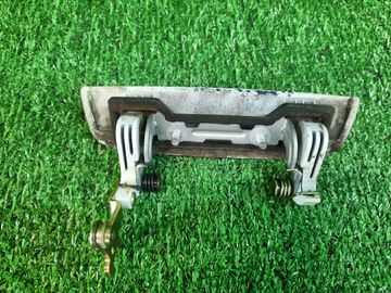 РУЧКА ЗАДНЕЙ ДВЕРИ НА SUBARU IMPREZA GG2