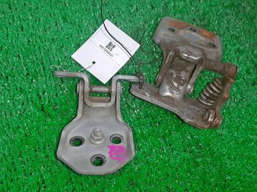 ПЕТЛЯ ДВЕРИ НА MAZDA BONGO SK82V