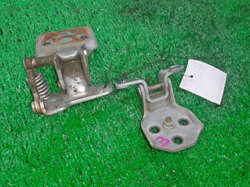 ПЕТЛЯ ДВЕРИ НА MAZDA BONGO SK82V