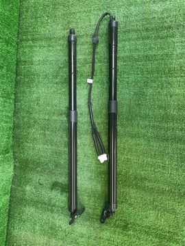 АМОРТИЗАТОР ДВЕРИ БАГАЖНИКА НА HONDA VEZEL RV5