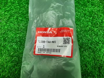 КРЕПЛЕНИЕ БАМПЕРА 71198-TAA-N01 421Y0000022 НА HONDA STEPWGN RP4