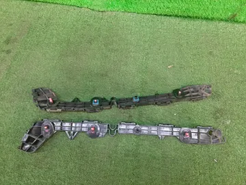 КРЕПЛЕНИЕ БАМПЕРА НА TOYOTA PRIUS ZVW50