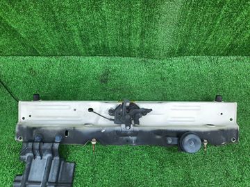 ПЛАНКА РАМКИ РАДИАТОРА НА TOYOTA PROBOX NCP50V