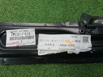 ПЛАНКА РАМКИ РАДИАТОРА НА TOYOTA PRIUS PHV ZVW52