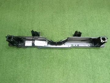 ПЛАНКА РАМКИ РАДИАТОРА НА TOYOTA VOXY MZRA90W