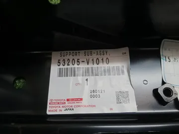 ПЛАНКА РАМКИ РАДИАТОРА НА TOYOTA VOXY MZRA90W