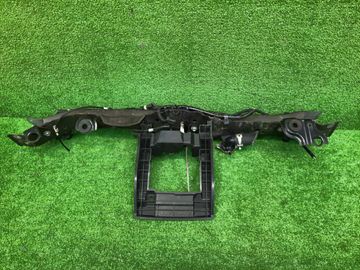 ПЛАНКА РАМКИ РАДИАТОРА НА HONDA VEZEL RU3