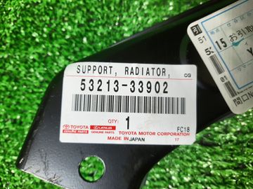 ПЛАНКА РАМКИ РАДИАТОРА НА TOYOTA CAMRY AXVH70
