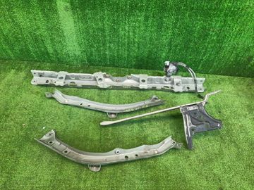 ПЛАНКА РАМКИ РАДИАТОРА НА TOYOTA FIELDER NZE161