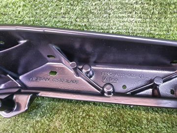 ПЛАНКА РАМКИ РАДИАТОРА НА INFINITI QX56 Z62