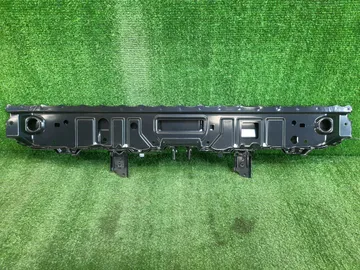 ПЛАНКА РАМКИ РАДИАТОРА НА TOYOTA CAMRY AXVH70