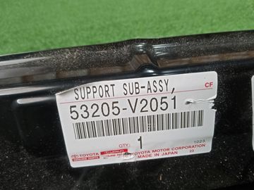 ПЛАНКА РАМКИ РАДИАТОРА НА TOYOTA ALPHARD AAHH40W