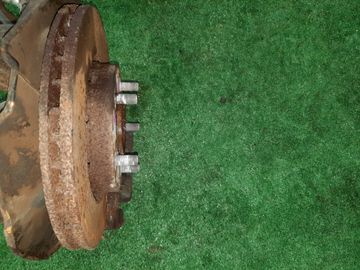 СТУПИЦА НА MITSUBISHI DIAMANTE F41A 6G73
