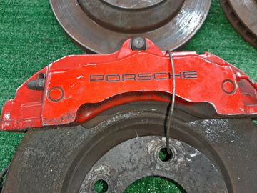 СУППОРТ ТОРМОЗОВ НА PORSCHE CAYENNE 957