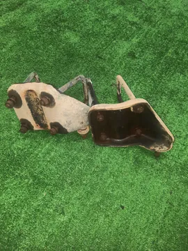 СТРЕМЯНКА РЕССОРЫ НА NISSAN ATLAS F23 TD25