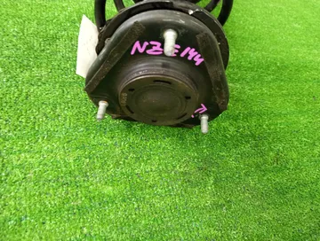 СТОЙКА НА TOYOTA COROLLA  AXIO NZE144 1NZ-FE
