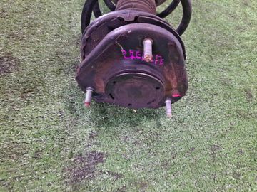 СТОЙКА НА TOYOTA COROLLA  AXIO ZRE142 2ZR-FE