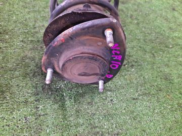 СТОЙКА НА TOYOTA VITZ NCP10 2NZ-FE