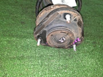 СТОЙКА НА TOYOTA COROLLA  AXIO ZRE142 2ZR-FE