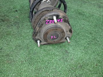 СТОЙКА НА TOYOTA COROLLA  AXIO ZRE142 2ZR-FE