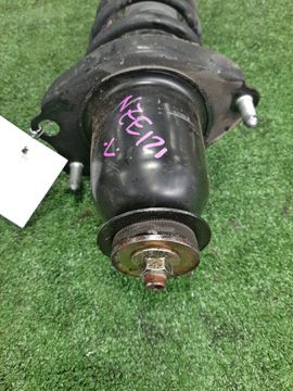 СТОЙКА НА TOYOTA COROLLA NZE121 1NZ-FE