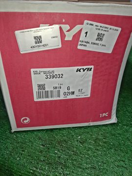 СТОЙКА НА KYB RAV4 ACA33