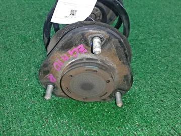 СТОЙКА НА TOYOTA ISIS ZGM10G 2ZR-FAE