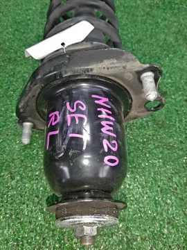 СТОЙКА НА TOYOTA PRIUS NHW20 1NZ-FXE