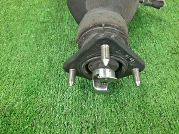 СТОЙКА НА TOYOTA CROWN MAJESTA UZS171 1UZ-FE