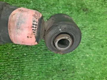 СТОЙКА НА TOYOTA CROWN MAJESTA UZS171 1UZ-FE