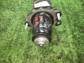 СТОЙКА НА TOYOTA COROLLA  AXIO ZRE142 2ZR-FE