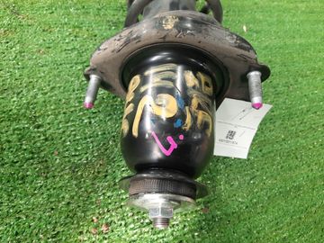 СТОЙКА НА TOYOTA COROLLA  AXIO ZRE142 2ZR-FE