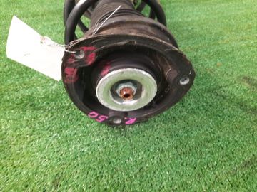 СТОЙКА НА VOLKSWAGEN GOLF 5G1