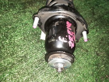 СТОЙКА НА TOYOTA COROLLA  AXIO ZRE142 2ZR-FE