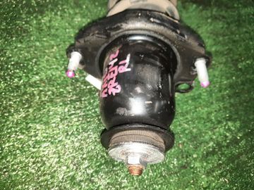 СТОЙКА НА TOYOTA COROLLA  AXIO ZRE142 2ZR-FE