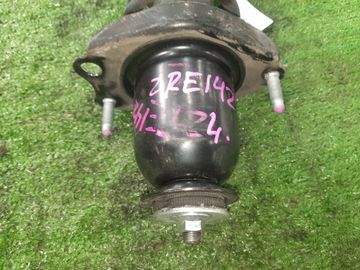 СТОЙКА НА TOYOTA COROLLA  AXIO ZRE142 2ZR-FE