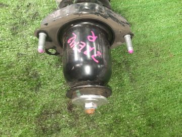 СТОЙКА НА TOYOTA COROLLA  AXIO ZRE142 2ZR-FE