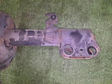 СТОЙКА НА TOYOTA ISIS ZNM10G 1ZZ-FE