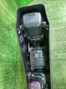 БАРДАЧОК МЕЖДУ СИДЕНЬЯМИ НА HONDA VEZEL RV5