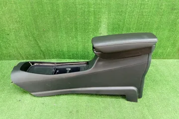 БАРДАЧОК МЕЖДУ СИДЕНЬЯМИ НА TOYOTA AQUA MXPK11