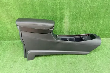 БАРДАЧОК МЕЖДУ СИДЕНЬЯМИ НА TOYOTA AQUA MXPK11