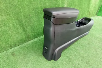 БАРДАЧОК МЕЖДУ СИДЕНЬЯМИ НА TOYOTA AQUA MXPK11