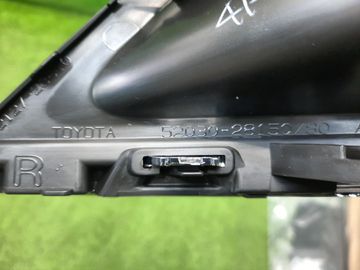 ОЧКИ ПРОТИВОТУМАНКИ НА TOYOTA NOAH ZWR80G